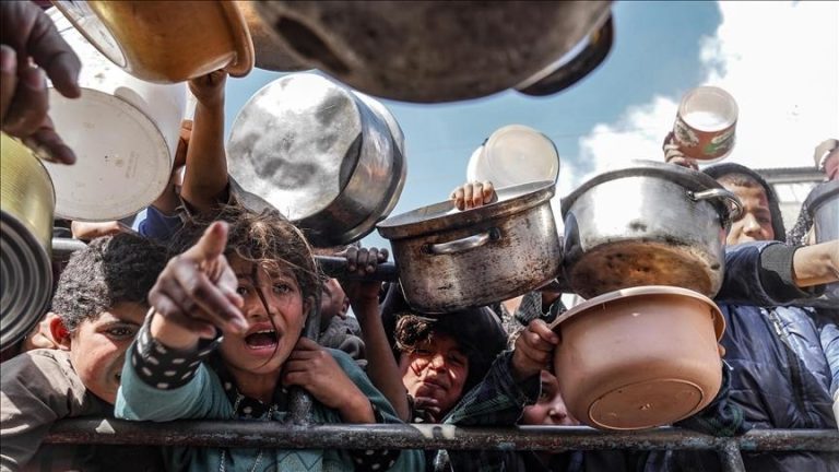 هآرتس: تجويع غزة سياسة معلنة تفتخر بها إسرائيل