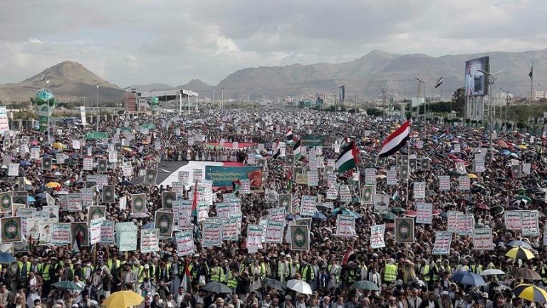 مظاهرات حاشدة في صنعاء وصعدة تضامناً مع غزة واحتجاجًا على الغارات الأمريكية