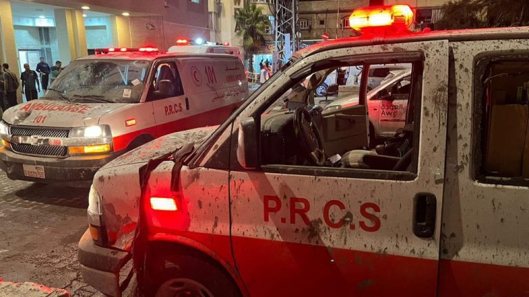 الاحتلال الإسرائيلي يواصل تدمير مستشفيات غزة واستهداف الطواقم الطبية دون توقف