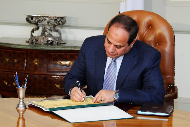 السيسي يصدر قرارًا جمهوريًا بالعفو عن سجناء بمناسبة ذكرى يوليو