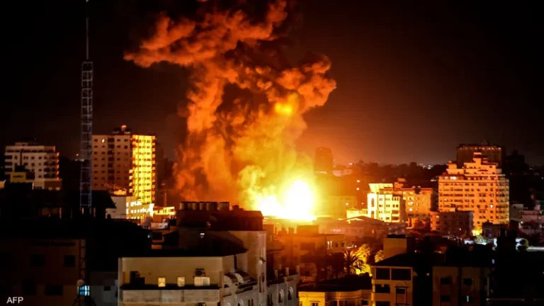 غارات إسرائيلية على غزة تودي بحياة 150 فلسطينيا وتسبب نزوحاً جماعياً
