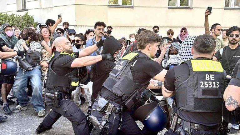 اعتقال طلاب جامعة هومبولت في برلين خلال احتجاج تضامني مع فلسطين