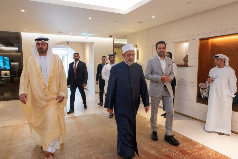 شيخ الأزهر يصل إلى الإمارات للمشاركة في قمَّة الإعلام العربي