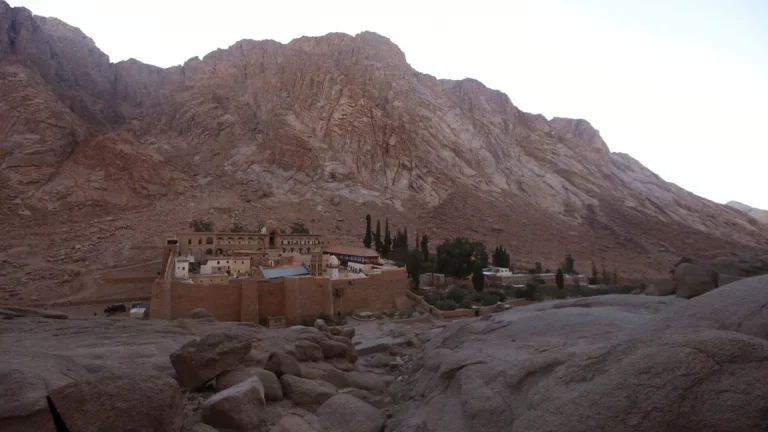 تقارير يونانية تتحدث عن إغلاق دير سانت كاترين ومصر تنفي