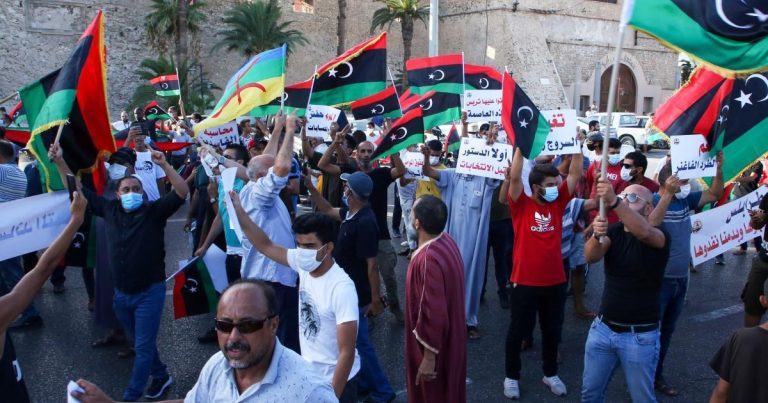 ليبيا.. مظاهرات في طرابلس تطالب بحل مجلسي النواب والدولة وتفكيك الميليشيات