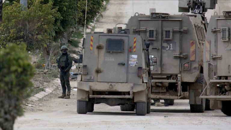إسرائيل تهدد بتوسيع استهداف مخيمات الفلسطينيين في الضفة الغربية