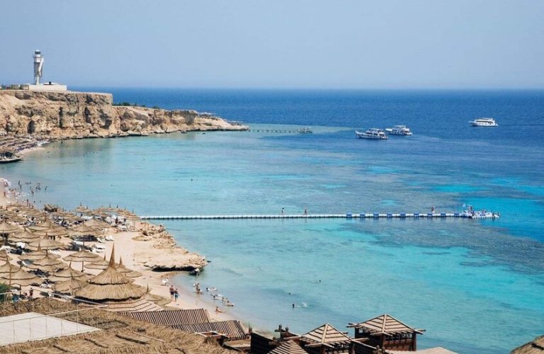 مصر.. تلوث بترولي مجهول المصدر يضرب البحر الأحمر