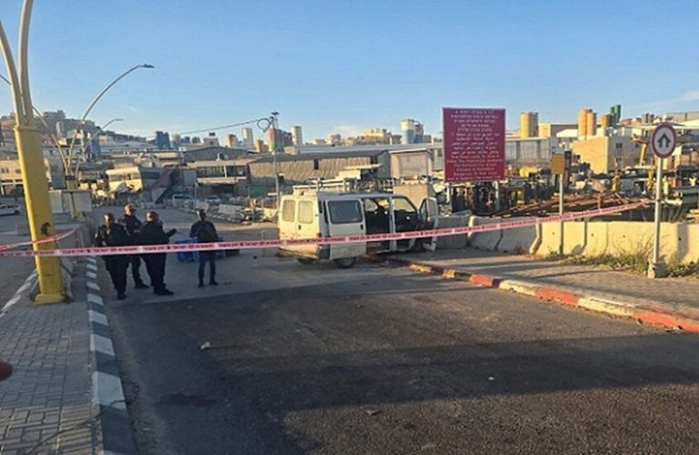 إصابة إسرائيليين في عمليات طعن وإطلاق نار في الضفة الغربية