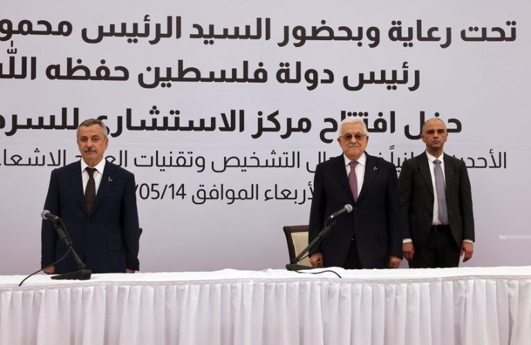 محمود عباس: أطراف أقليمية اخترعت حماس لتمزيق الصف الفلسطيني
