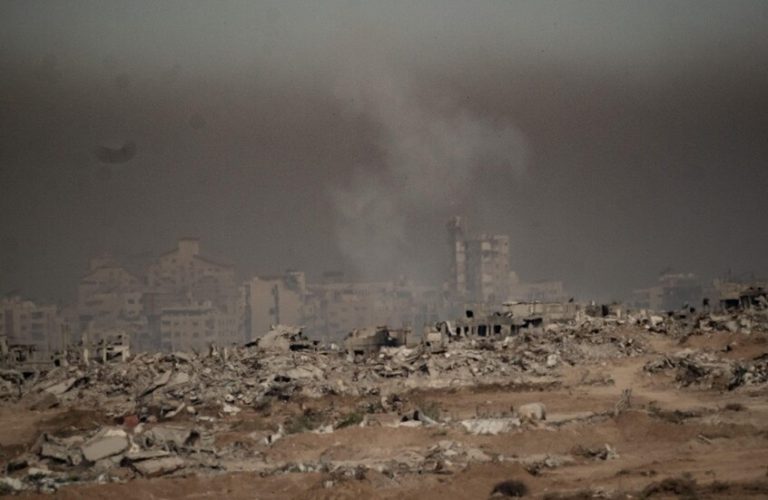 الاحتلال يرتكب مجزرة في دير البلح وتل الزعتر بغزة ويوقع 22 شهيدا