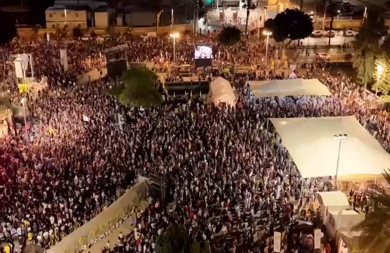 مظاهرات حاشدة في تل أبيب للضغط على نتنياهو لإتمام صفقة التبادل