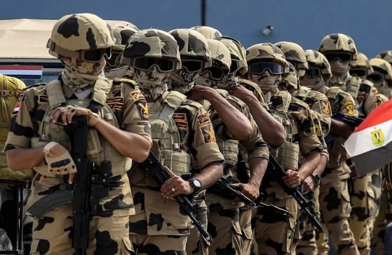 إعلام عبر: مصر تبني قوة عسكرية هائلة في سيناء لمواجهة إسرائيل