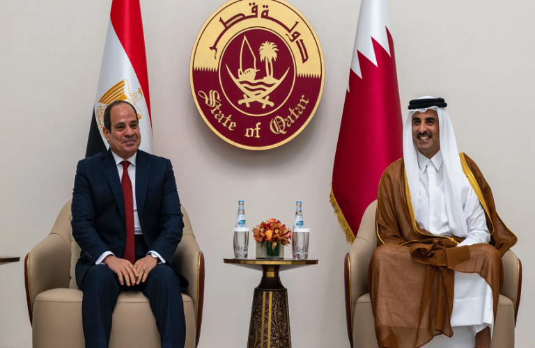 أمير قطر يتلقى رسالة خطية من السيسي حول العلاقات الثنائية بين البلدين