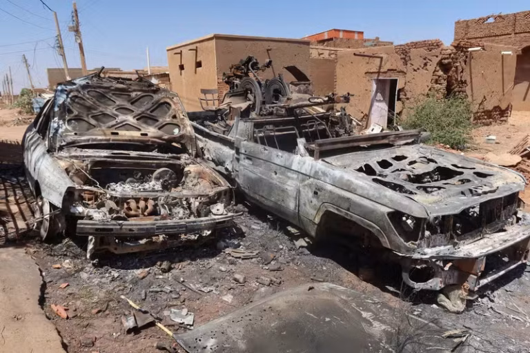 لوموند : الجيش السوداني يعلن “تحرير” ولاية الخرطوم بالكامل من القوات شبه العسكرية