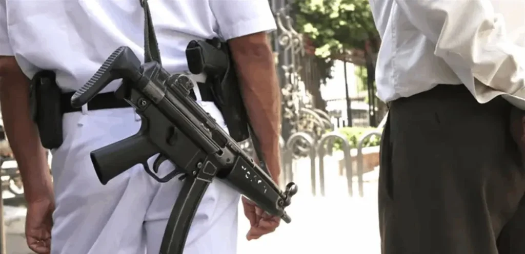 جريمة مروعة في الإسكندرية شابان عاطلان يقتلان شخصًا بشكل بشع ويتصورتان بجانبه سيلفي