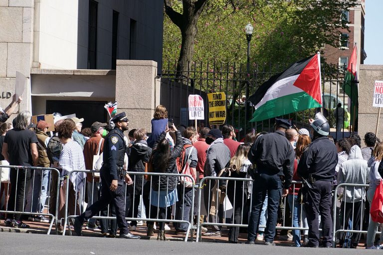 جامعة كولومبيا تُعلق دراسة 65 طالبًا إثر احتجاجات مؤيدة لفلسطين