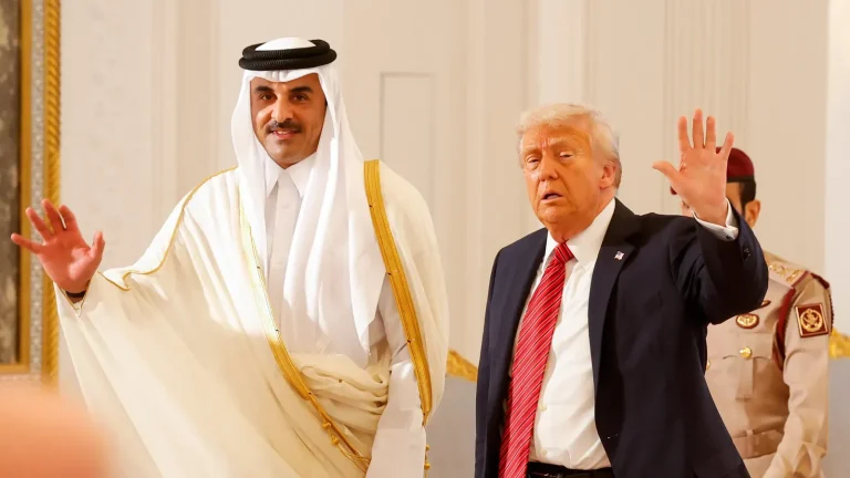 وكالة فرانس برس : ترامب يفتخر بتوقيع عقود بقيمة “4000 مليار دولار” في الخليج خلال أقل من خمسة أيام