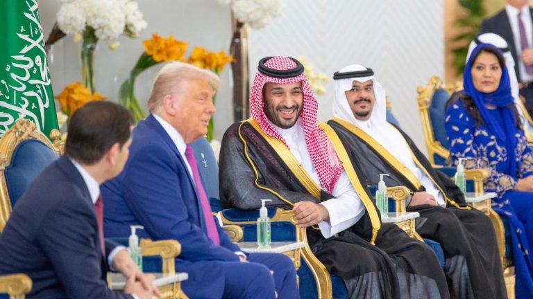 عودة ترامب إلى الشرق الأوسط: استراتيجيات جديدة لتعزيز العلاقات الاقتصادية والسياسية