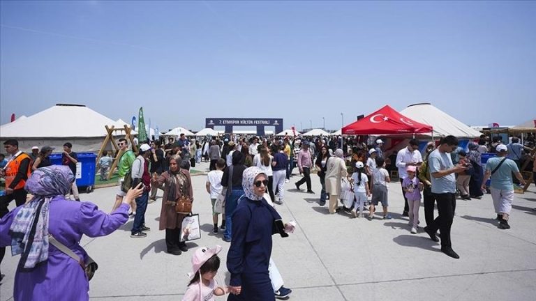انطلاق فعاليات اليوم الأخير من مهرجان الرياضات التقليدية في إسطنبول