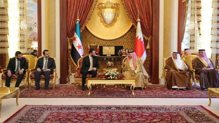 الرئيس السوري أحمد الشرع يبحث مع العاهل البحريني تعزيز العلاقات الثنائية والأوضاع الإقليمية