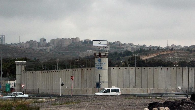اتهام فلسطيني لإسرائيل بمحاولة “تصفية” قادة الحركة الأسيرة بالسجون