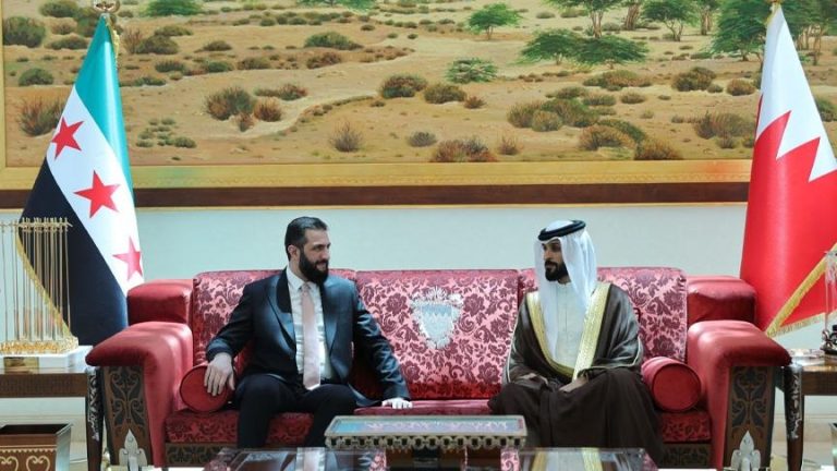الرئيس السوري أحمد الشرع يصل البحرين على رأس وفد رسمي