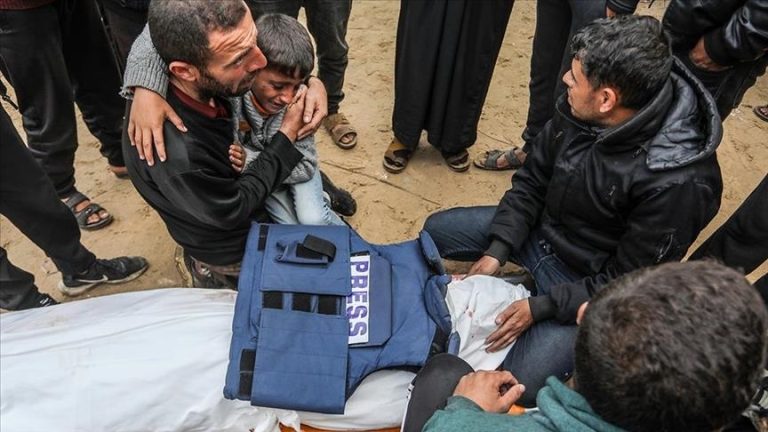 حماس تطالب المجتمع الدولي بفضح الانتهاكات الإسرائيلية ضد صحفيي غزة بمناسبة اليوم العالمي لحرية الصحافة
