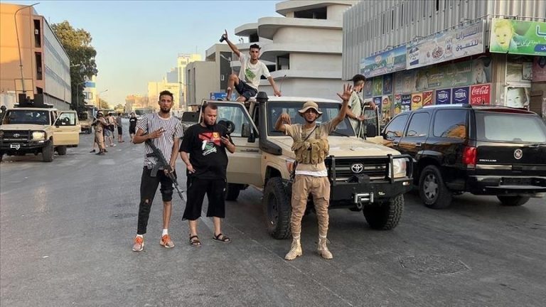 السلطات الليبية تدعو المواطنين للبقاء في المنازل وسط اشتباكات طرابلس