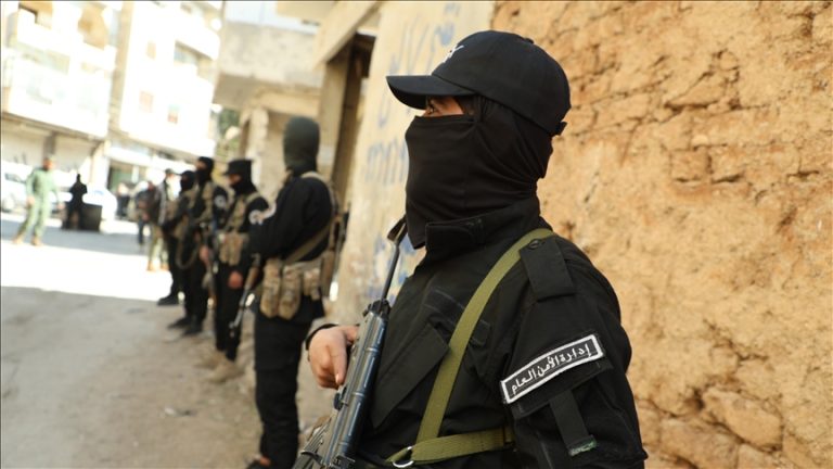 قوات الأمن السورية تقبض على أحد المتورطين في جرائم حرب خلال أحداث الساحل