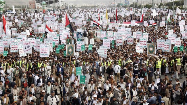عشرات الآلاف يتظاهرون في اليمن دعماً لغزة وتنديداً بالإبادة الجماعية الإسرائيلية