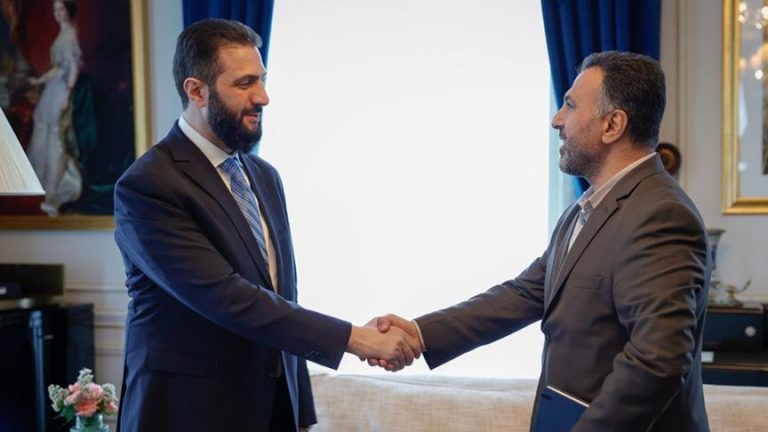 الشرع يلتقي “قيصر” في باريس: تعزيز الجهود للكشف عن جرائم نظام الأسد