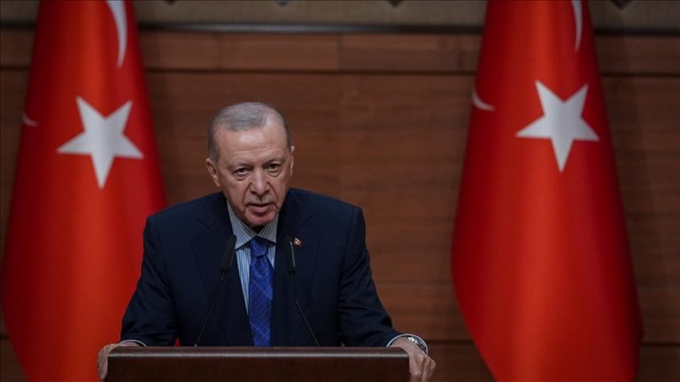 أردوغان يهنئ عمال تركيا ويستقبل ممثليهم بمناسبة عيد العمال العالمي