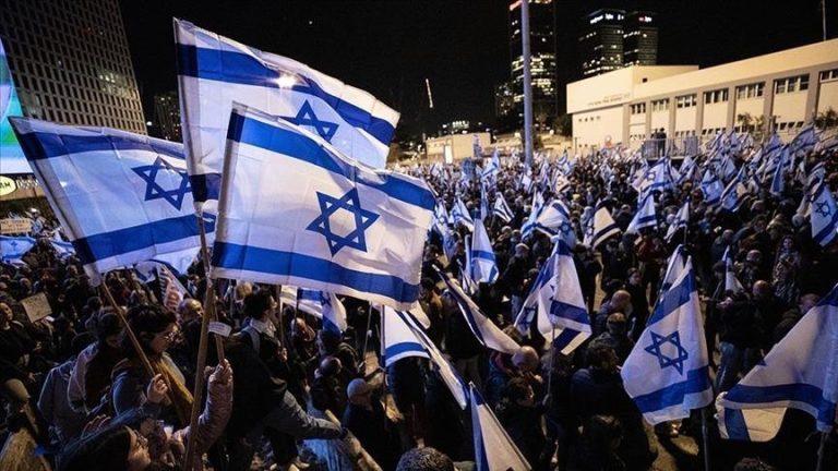 مظاهرة حاشدة لليساريين الإسرائيليين قرب حدود غزة تطالب بوقف الحرب وتبادل الأسرى