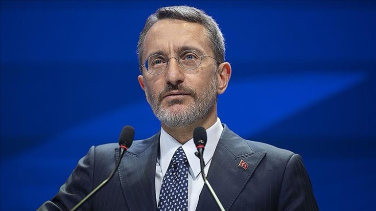 رئيس دائرة الاتصال في الرئاسة التركية يدين مقتل خمسة متطوعين في مجال الإغاثة الإنسانية جراء غارات إسرائيلية.