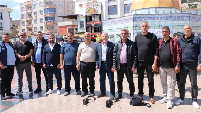 صحفيون أتراك يحتجون على جرائم إسرائيل بحق الإعلام في غزة بمناسبة اليوم العالمي لحرية الصحافة
