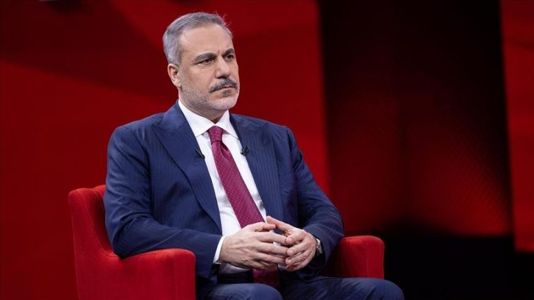 تركيا تؤكد على أهمية قضايا سوريا بيد السوريين في مقابلة مع وزير الخارجية هاكان فيدان