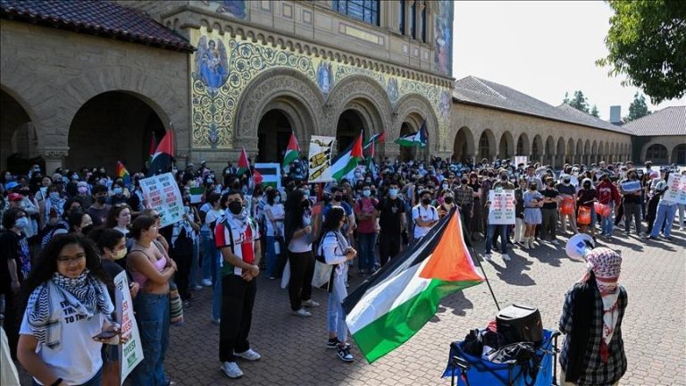 طلاب جامعة ستانفورد الأمريكية يواصلون إضرابهم عن الطعام تضامناً مع غزة