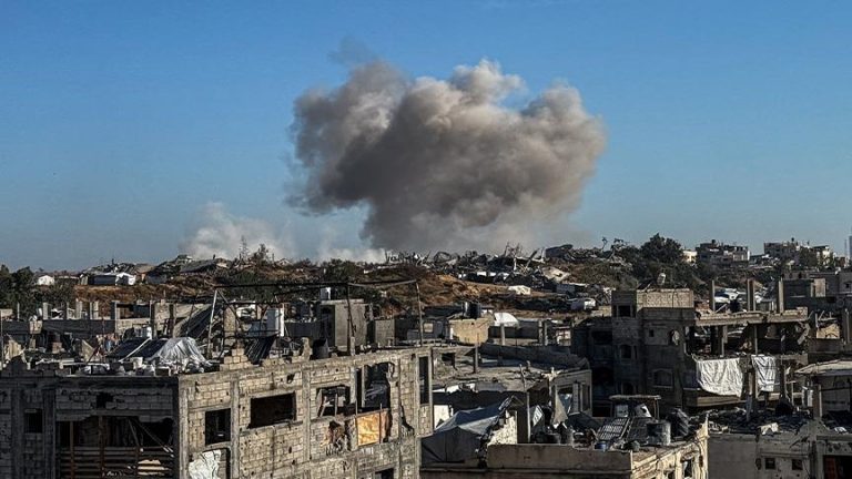 استشهاد 4 فلسطينيين بينهم طفلة جراء قصف إسرائيلي متواصل على غزة
