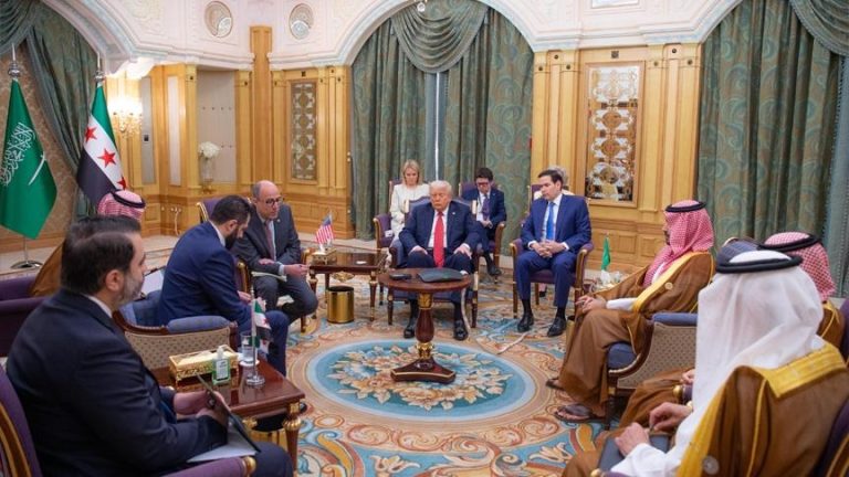 أردوغان يؤكد دعم تركيا لاستقرار سوريا وإطلاق مبادرات سلام إقليمية في اجتماع رباعي رفيع بالرياض