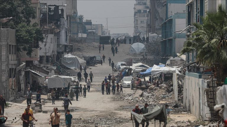 المرصد الأورومتوسطي يحذر: إسرائيل تحصر فلسطينيي غزة في الجنوب لتهجيرهم حسب خطة ترامب