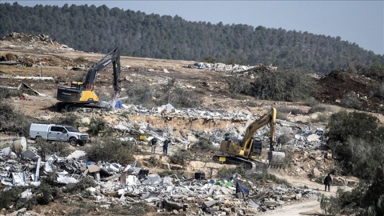 آلاف المواطنين العرب يتظاهرون في بئر السبع ضد سياسة هدم المنازل في النقب