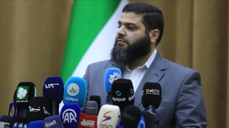 الحكومة السورية تعلن توصلها إلى اتفاق مع أهالي مدينة جرمانا بريف دمشق، يقضي بتعزيز الأمن وتسليم السلاح للدولة.