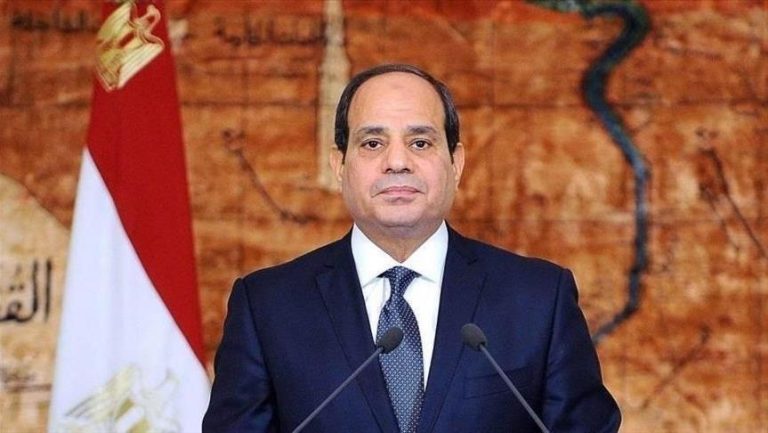 السيسي يؤكد التزام مصر بالحفاظ على مكانة دير سانت كاترين في اتصال هاتفي مع رئيس الوزراء اليوناني.