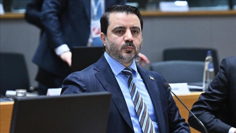 الشيباني ينفي تصريحات السفير الأمريكي السابق ويشدد على قوة الإرادة السورية