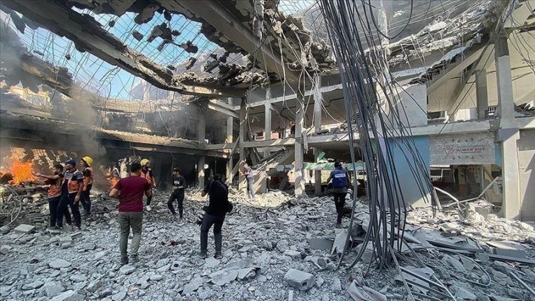 الدفاع المدني: 50 فلسطينياً بين شهداء ومفقودين جراء القصف الإسرائيلي في جباليا البلد.