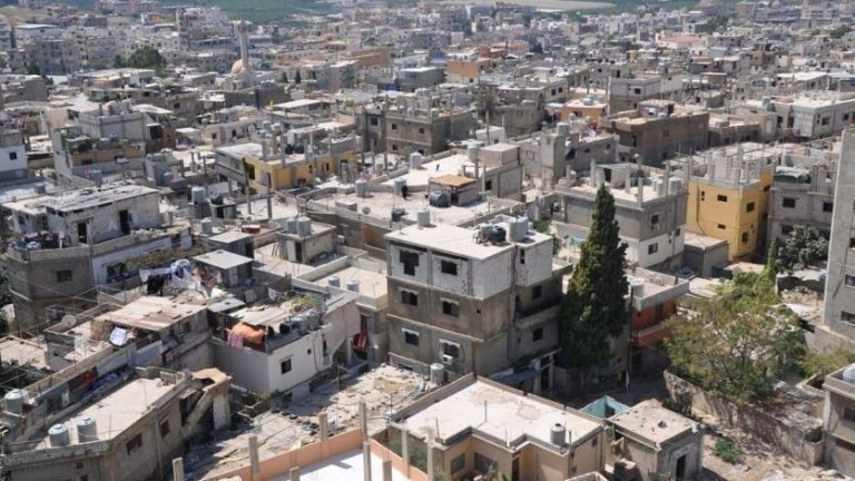السلاح الفلسطيني في المخيمات يعود للواجهة في لبنان
