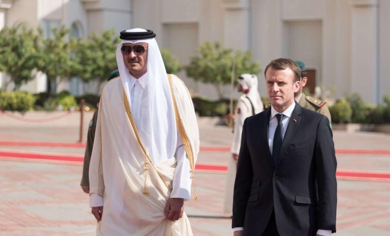أمير قطر يبحث مع ماكرون تطورات الأوضاع في غزة