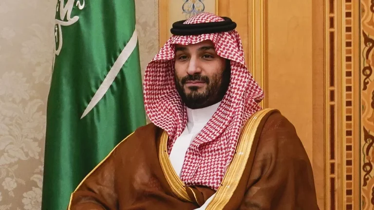ولي العهد السعودي يدين الاعتداءات الإسرائيلية على إيران