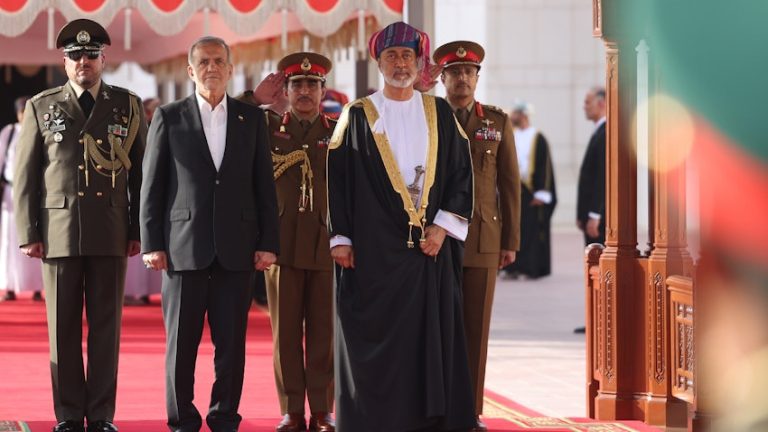 عُمان تدين التصعيد الأميركي الأخير وتدعو لخفض التوترات إقليمياً