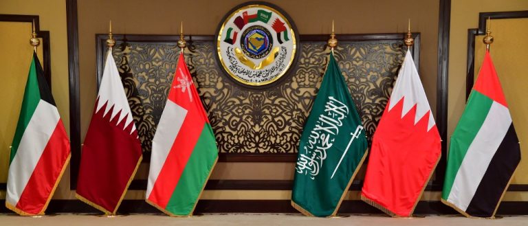 رويترز: تأهب خليجي بعد الضربات الأمريكية لإيران